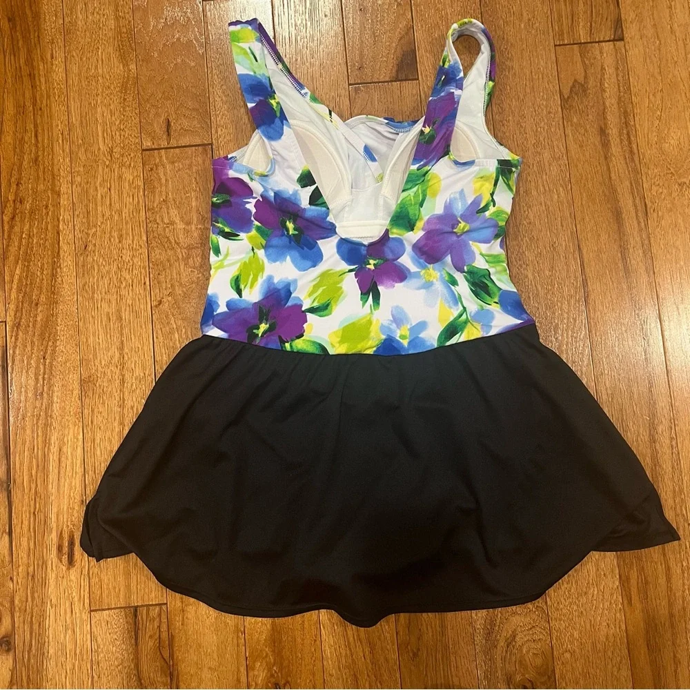 Suddenly Slim By Catalina  One Piece Tropical Floral Skirted Swimsuit Size M